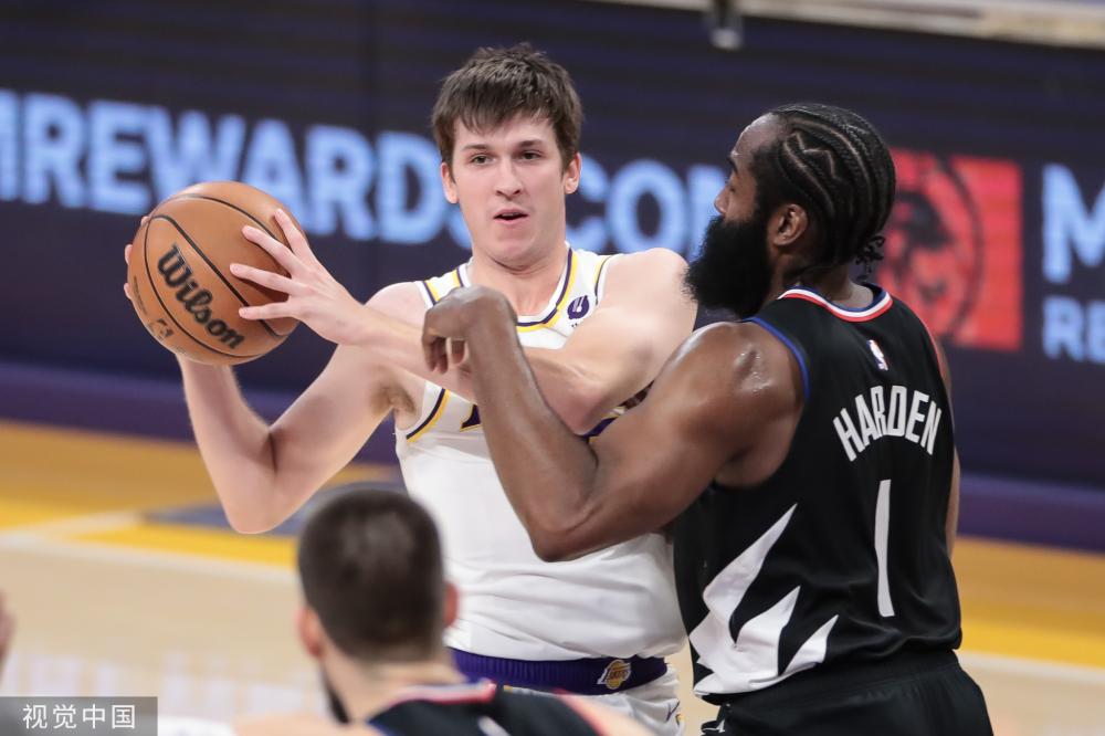 不僅鼓勵她 不僅鼓勵她